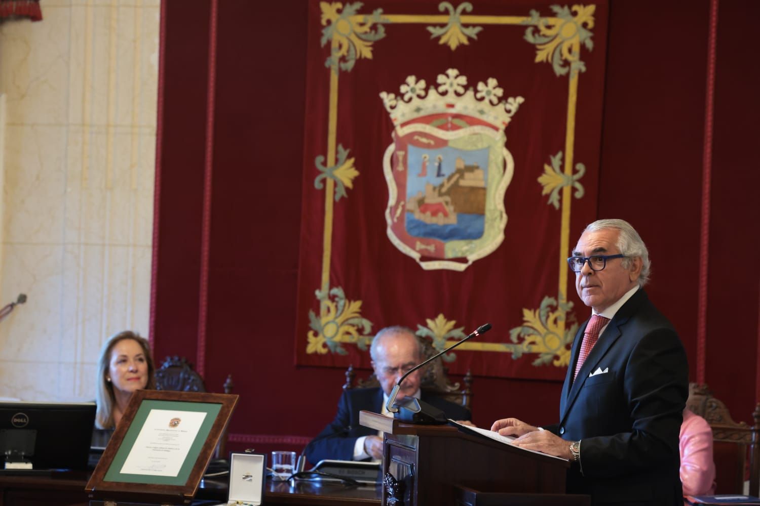 Entrega de la Medalla de la Ciudad al Colegio Oficial de Médicos de Málaga
