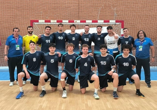 La selección de balonmano maculino de la UMA, al completo.