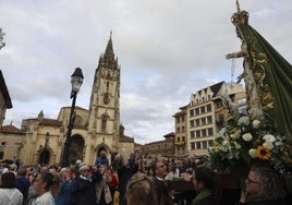 La Esperanza sale en procesión de la capilla de La Balesquida hasta San Tirso