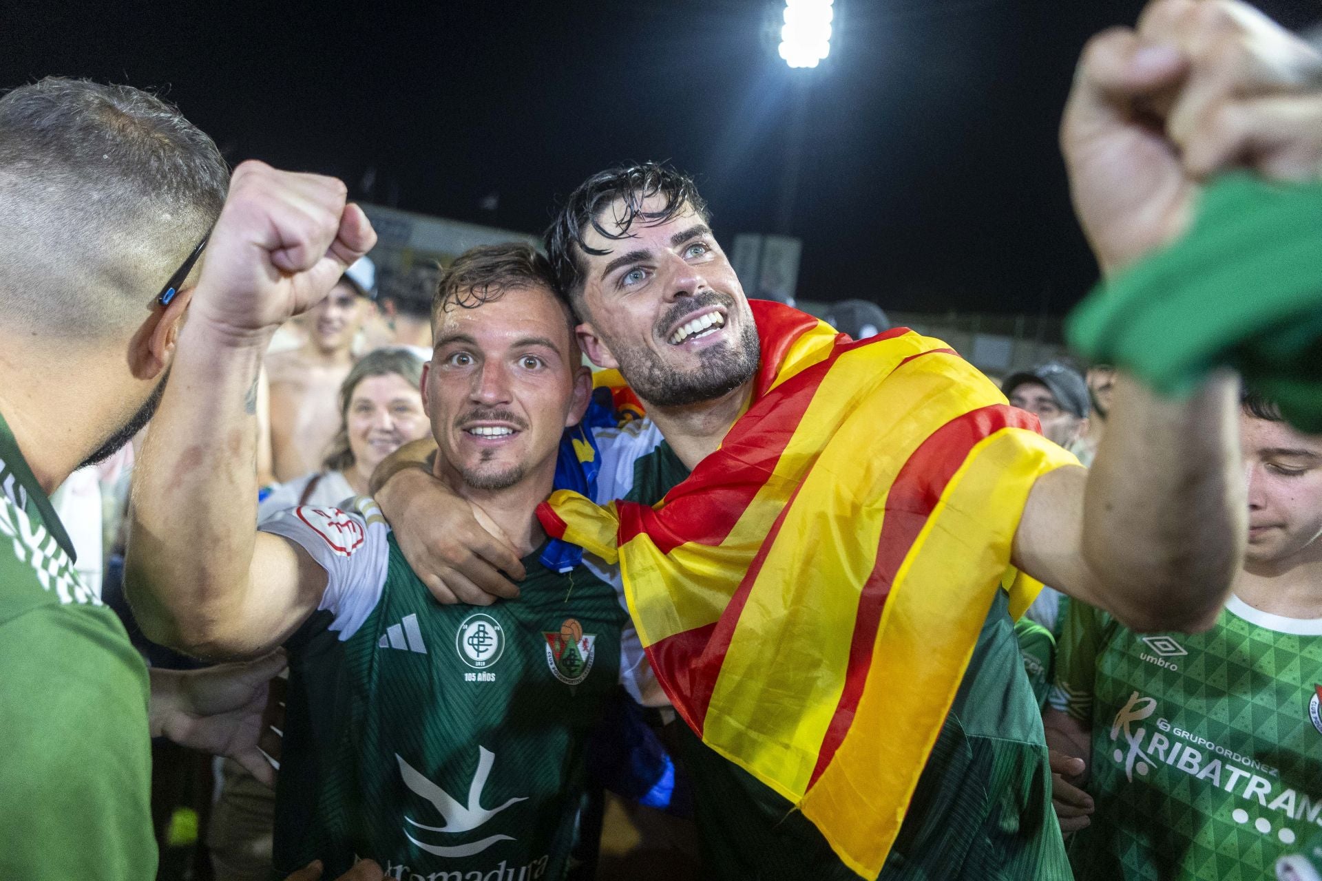 Fotos | El Cacereño estalla en júbilo con su ascenso a Primera RFEF