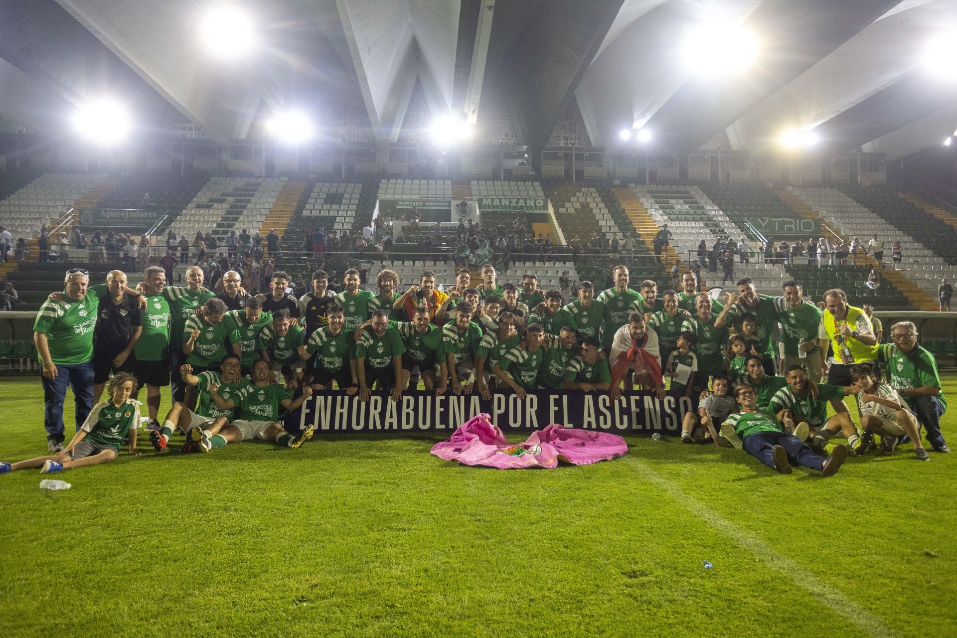 Fotos | El Cacereño estalla en júbilo con su ascenso a Primera RFEF