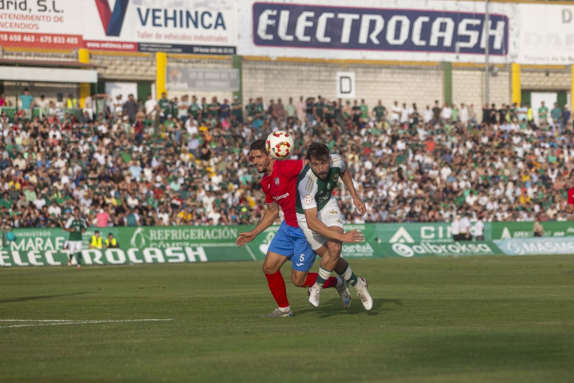 Fotos | El Cacereño estalla en júbilo con su ascenso a Primera RFEF