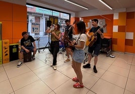 Marcú actuó el jueves en el supermercado Lupa de Calahorra.