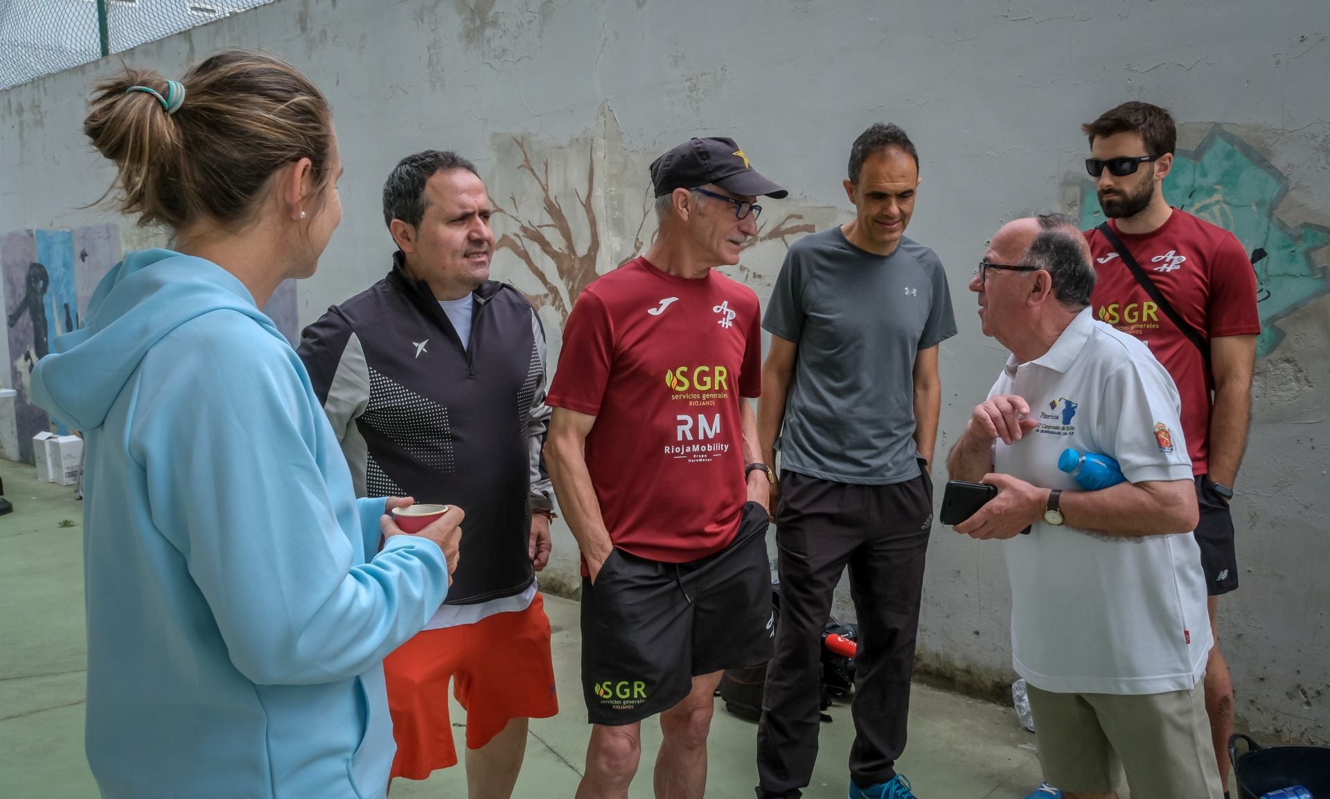 Carolina Navarro imparte sus conocimiento de pádel en Haro
