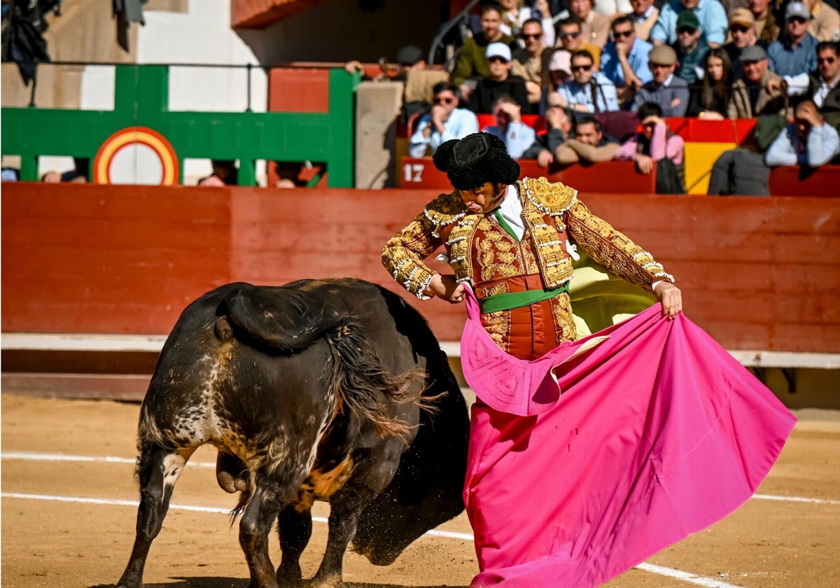 El maestro Morante durante una faena.