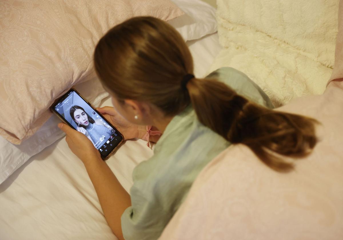 La mitad de los jóvenes británicos apoyaría un 'toque de queda digital'