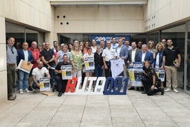 Foto de familia en la Comisaría Provincial de Alicante.